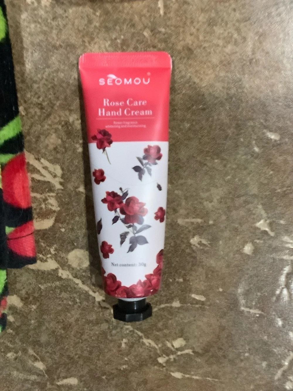 Bath & Body Works Winter Candy Apple Foaming Hand Soap & Red Holiday Towel Set